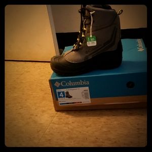 Columbia boots size 4 kids